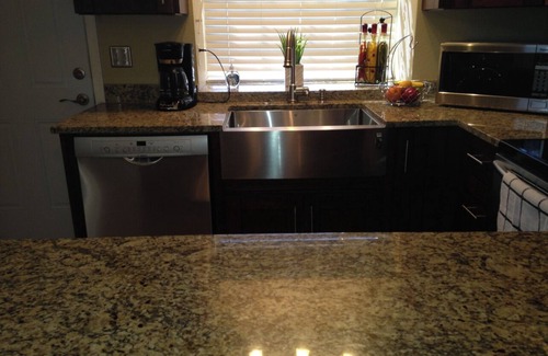 Villa De Paz Condo | 2 bedrooms & 1 full bathrooms in Glendale