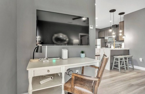 University Heights Apartment | 2-Bedrooms-2-Balconies-Walk-2-Everything-W/D