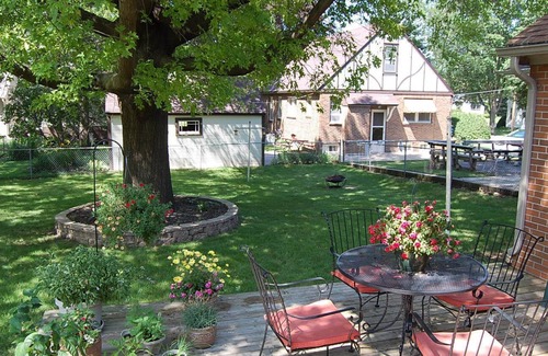 Mason City House | 2 bedrooms, 2 bath, fenced in yard and a single stall garage.