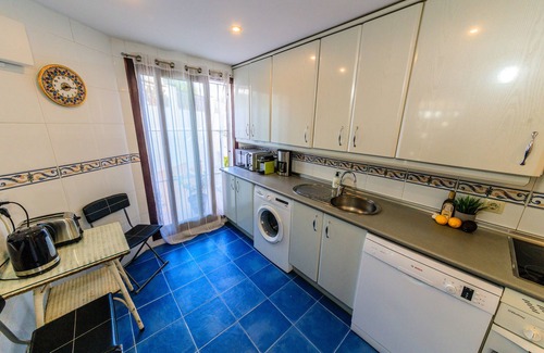 Nueva Andalucia Apartment | 2 bedrooms, 2 bathrooms in gated community with pool, Marbella, Puerto Banus