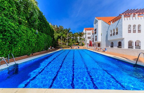 Nueva Andalucia Apartment | 2 bedrooms, 2 bathrooms in gated community with pool, Marbella, Puerto Banus