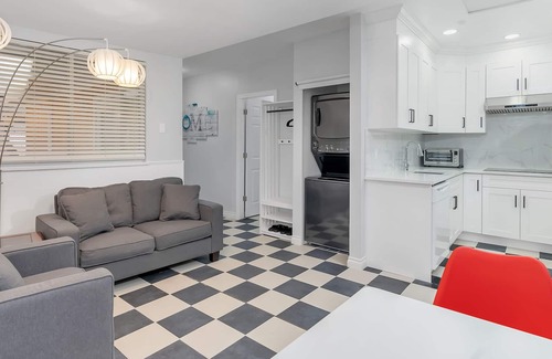 Guildford House | 2 Bedrooms/2 Bathrooms w/ private indoor/outdoor parking