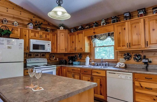Eagle Mountain Cabin | 2 Bedrooms, 3 Baths with Hot Tub, WiFi, Fire Pit. Sleeps 8.