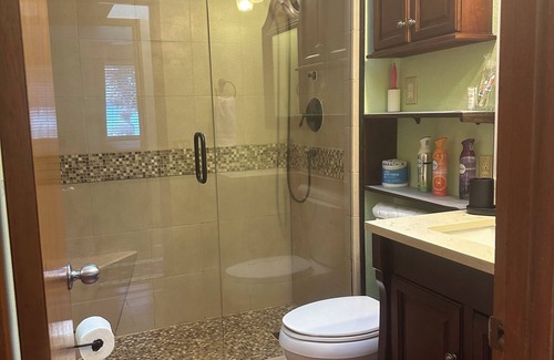 Des Moines House | 2-Bedrooms-4PAX-Helen’s Garden House🏡 Minutes from airport@Des Moines-Seattle,WA