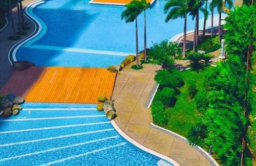 Ugong Apartment | 2 Bedrooms Access Penthouse Condo Unit