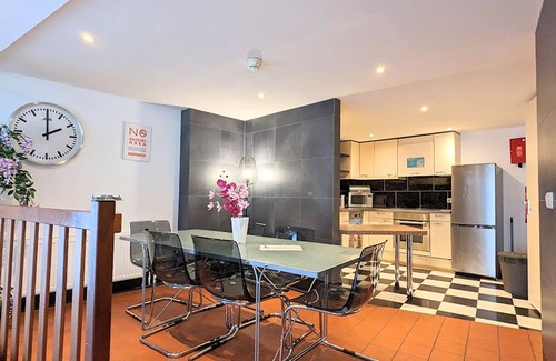Amsterdam City Centre Apartment | 2 Bedrooms Apartment with Balcony in Amsterdam City Center