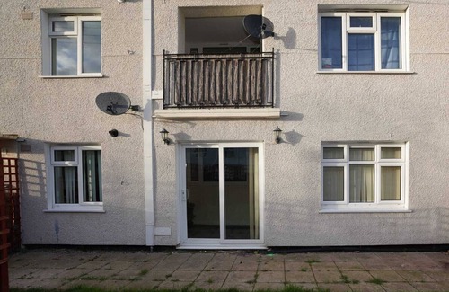 Little Hay Apartment | 2 bedrooms BIRMINGHAM BHX-HS2 NEC COLESHILL LUXURY APARTMENT