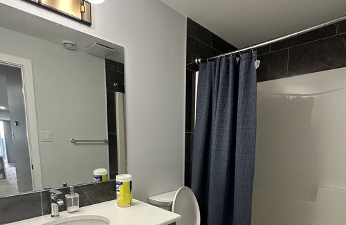 South Lethbridge House | 2 Bedrooms Cozy Green Field Gateway