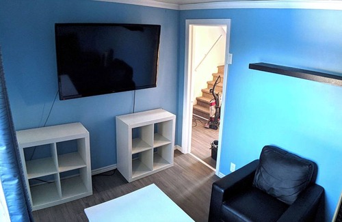North Bay Apartment | 2 BEDROOMS + DEN, 3 mins walk from downtown and the lake