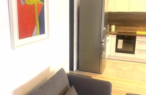 Neudorf-Weimershof Apartment | 2 Bedrooms Flat in Center with Parking