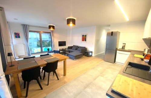 Neudorf-Weimershof Apartment | 2 Bedrooms Flat in Center with Parking