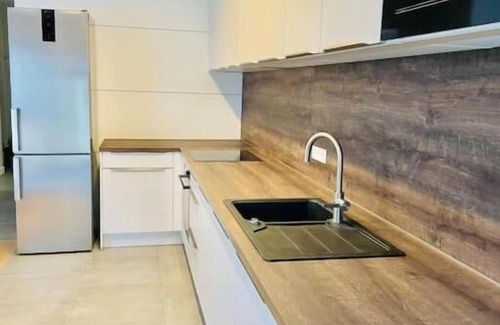Neudorf-Weimershof Apartment | 2 Bedrooms Flat in Center with Parking