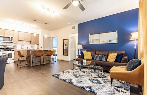 Camarillo Apartment | 2 Bedrooms ✦ Ground Floor Unit ✦ Pool ✦ Wi-Fi ✦ Gym ✦ Pack 'n Play