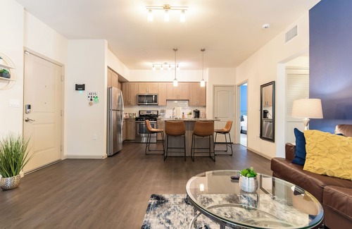 Camarillo Apartment | 2 Bedrooms ✦ Ground Floor Unit ✦ Pool ✦ Wi-Fi ✦ Gym ✦ Pack 'n Play