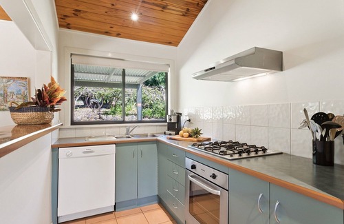 Clunes Villa | 2 bedrooms House with private outdoor hot tub in garden. Dog & family friendly.