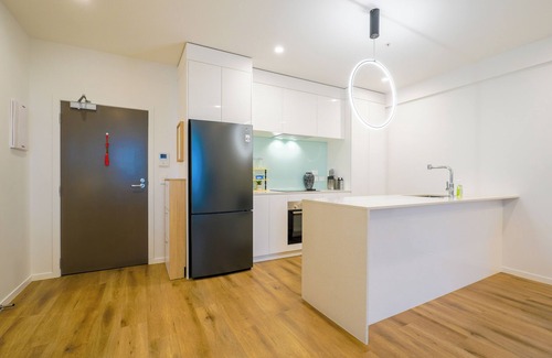 Greenlane - Ellerslie Apartment | 2 Bedrooms in Prime Location with Free Parking