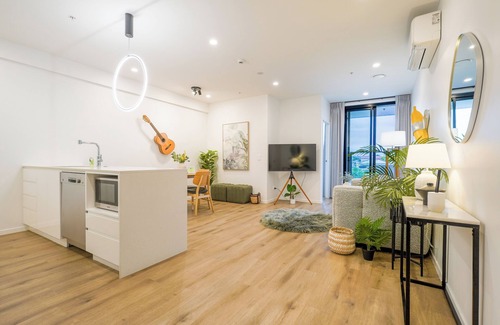 Greenlane - Ellerslie Apartment | 2 Bedrooms in Prime Location with Free Parking