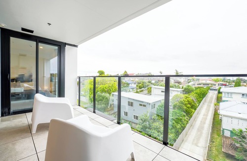 Greenlane - Ellerslie Apartment | 2 Bedrooms in Prime Location with Free Parking