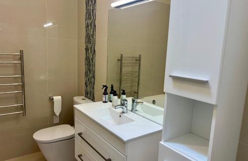 Epsom Bed & Breakfast | 2 Bedrooms in Urban Sanctuary B&B