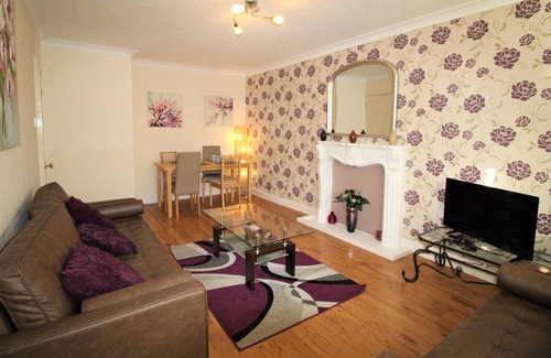 Doncaster Apartment | 2 Bedrooms - Large Balcony Apartment & Parking