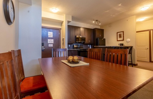 East Kootenay Condo | 2 Bedrooms | Mountain Views l AC