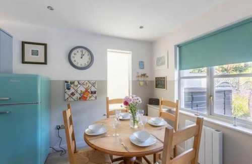 Little Petherick House | 2 Bedrooms, overlooking Little Petherick Creek