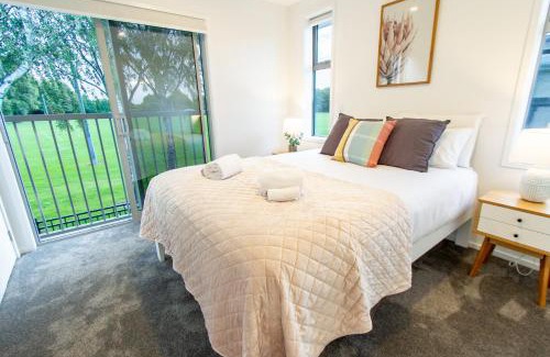 Upper Riccarton Apartment | 2 Bedrooms overlooking Park - Exquisite Views