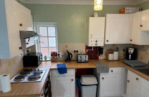Didcot Apartment | 2 bedrooms self contain flat with nice garden