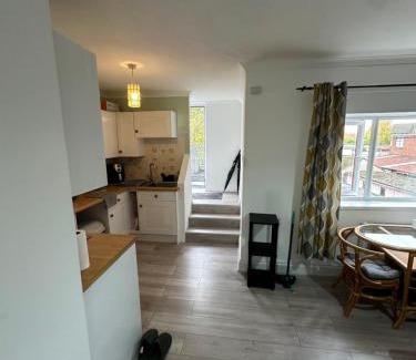 Didcot Apartment | 2 bedrooms self contain flat with nice garden