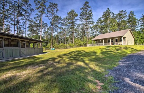 Milton House | 2 Bedrooms, Sleeps 4 with Horse Stalls!