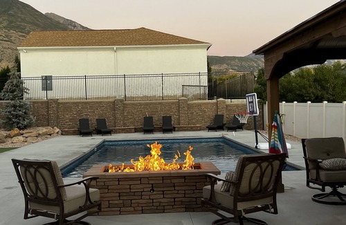 Pleasant Grove Apartment | 2 Bedrooms, Sleeps 6, Pool, Hot tub, putting green, XBox room