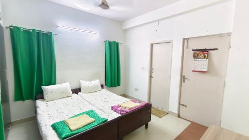 Madipakkam Apartment | 2 Bedrooms Spacious Family Home with Kitchen Madipakkam - 20 mins from Airport