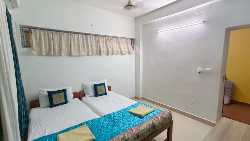Madipakkam Apartment | 2 Bedrooms Spacious Family Home with Kitchen Madipakkam - 20 mins from Airport