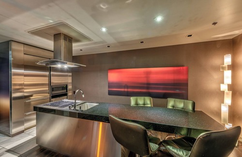 Las Vegas Condo | 2 Bedrooms- Stunning Strip View- Pool Table- Retro Arcade-3 King Beds-38th Floor