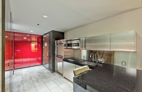 Las Vegas Condo | 2 Bedrooms- Stunning Strip View- Pool Table- Retro Arcade-3 King Beds-38th Floor