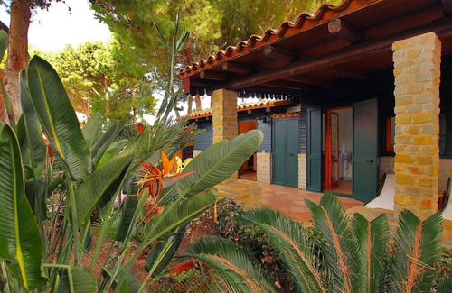 Campofelice di Roccella Villa | 2 Bedrooms Villa, 2 Bathrooms, WiFi, Garden, bbq, Public Pool, close to the sea