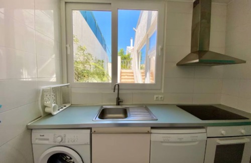 Cascais Villa | 2 bedrooms with 2 bathrooms, pool,garden, center Cascais, 10mins walk to the sea
