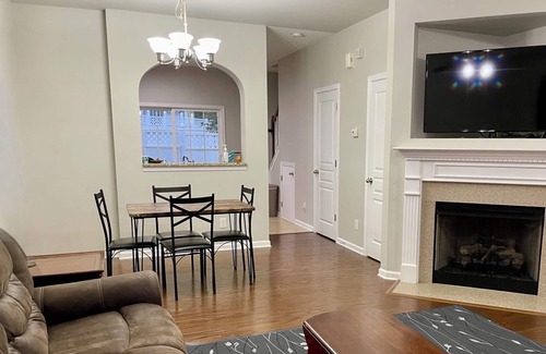 Belmont House | 2 beds 3 baths home with fenced yard. Great location!