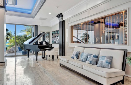 Bermuda Riviera Apartment | 2 Beds and a beach - Ocean Front