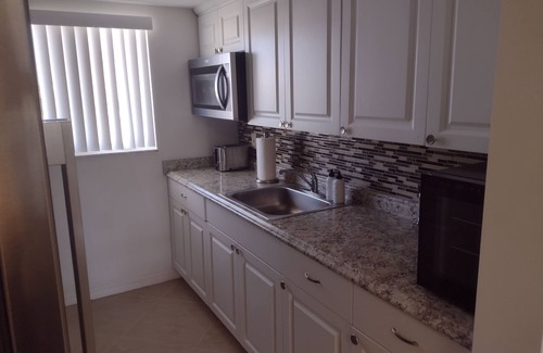 Daytona Beach Apartment | 2-beds apartment in quiet area in Daytona Beach with WiFi, Playground and more.