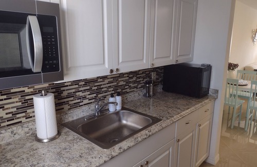 Daytona Beach Apartment | 2-beds apartment in quiet area in Daytona Beach with WiFi, Playground and more.