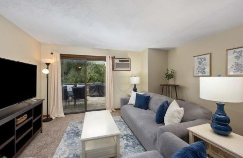 Rockford House | 2 Bella Vista Cottages near Cannonsburg w Parking