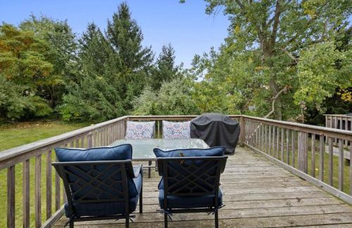 Rockford House | 2 Bella Vista Cottages near Cannonsburg w Parking