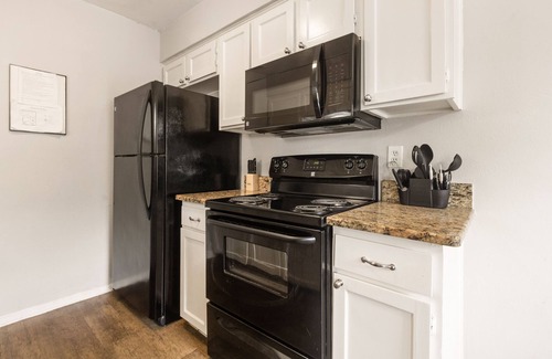 Central Arlington Apartment | 2 Blocks from AT&T Stadium ★ Comfy Beds ★ Inviting