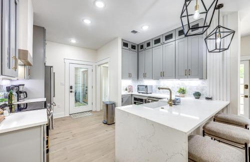 Arsenal House | 2 Blocks from Riverwalk 1 Mile to SA Downtown