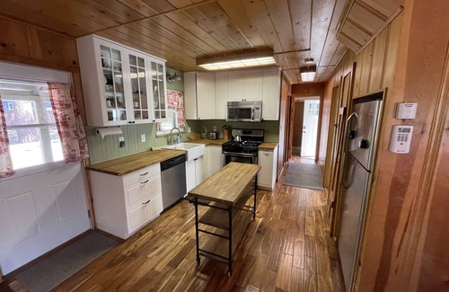 Al Tahoe Cabin | 2 Blocks From the Lake!