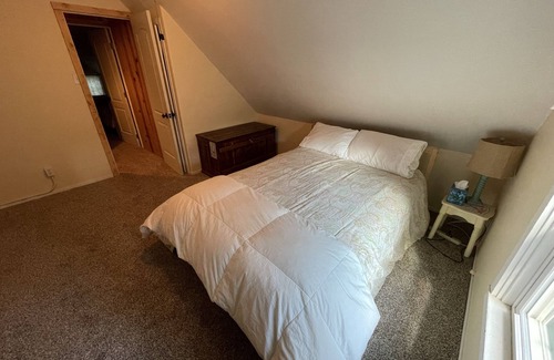Al Tahoe Cabin | 2 Blocks From the Lake!
