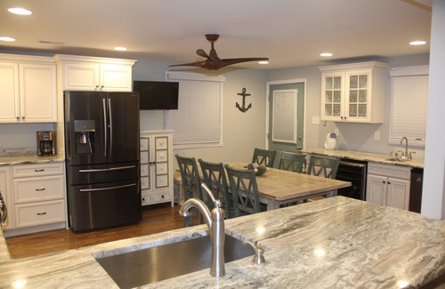 The Dunes House | 2 BLOCKS TO BEACH, 1 TO BAY. LOTS INCLUDED. BEST KITCHEN. WE SLEEP 15.