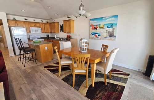 Wildwood Condo | 2 blocks to beach and boardwalk!