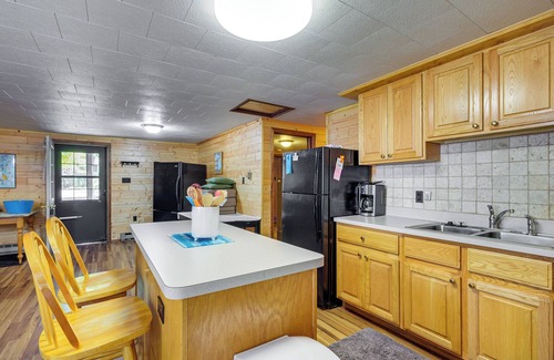 Higgins Lake Cottage | 2 Blocks to Boat Ramp: Higgins Lake House w/Grill
